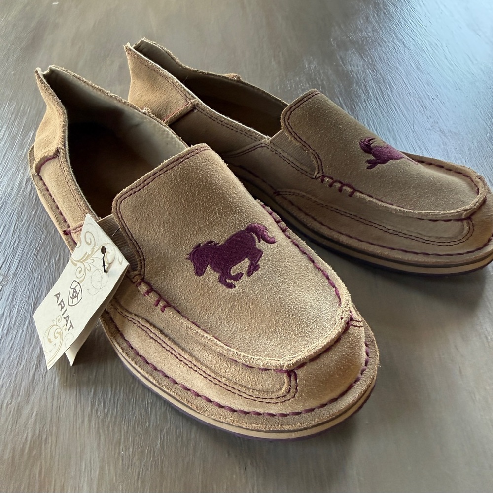 Ariat Tan Suede Cruiser Horse Embroidered Moccasins 8.5 Coastal Cowgirl Western - Picture 2 of 13